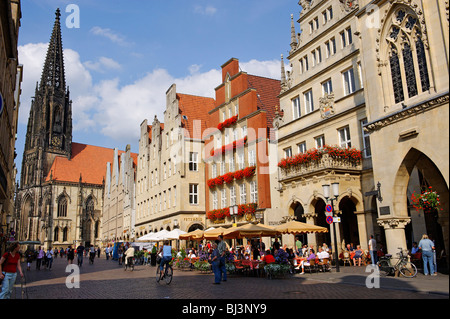 Prinzipalmarkt Platz mit St. Lamberti Kirche, Münster, Nordrhein-Westfalen, Deutschland, Europa Stockfoto