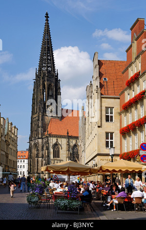 Prinzipalmarkt Platz mit St. Lamberti Kirche, Münster, Nordrhein-Westfalen, Deutschland, Europa Stockfoto