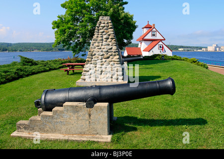 Fort Point Park und Leuchtturm am Liverpool Nova Scotia Kanada Stockfoto