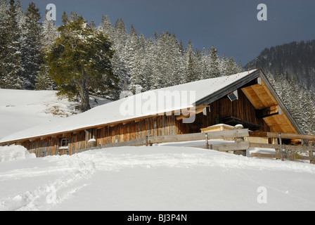 Hütte in den verschneiten bayerischen Alpen, Sudelfeld, bayerische Ausläufern, Bayern, Deutschland, Europa Stockfoto