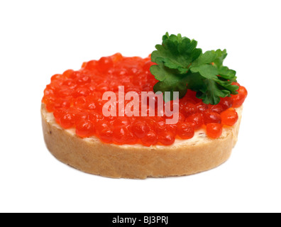 Sandwich mit rotem Kaviar, isoliert auf weiss Stockfoto