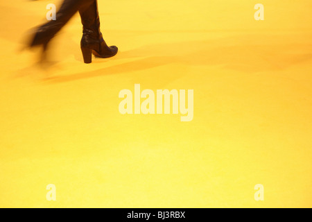 Beine einer laufenden Frau Stockfoto