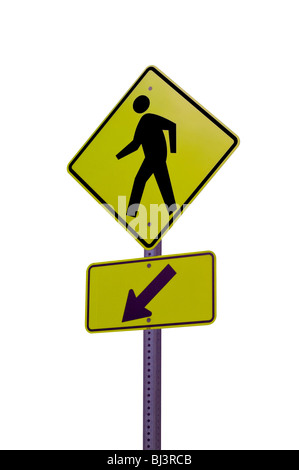 Schneiden Sie aus. Gelbe Fußgängerüberweg Schild mit Pfeil nach unten auf weißem Hintergrund. Stockfoto
