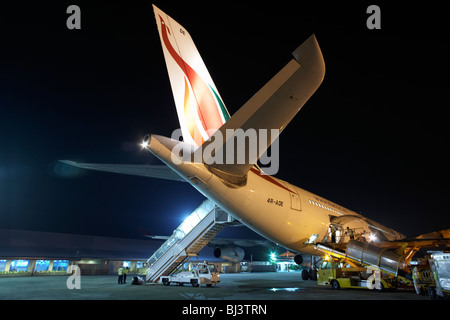 Auf dem Vorfeld des internationalen Flughafen Malé Malediven bereitet eine Reihe von Sri Lankan Airlines A340-300 Airbus Abreise Stockfoto