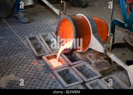 Arbeiter in einer Kunstgiesserei, Wiesbaden, Deutschland Stockfoto