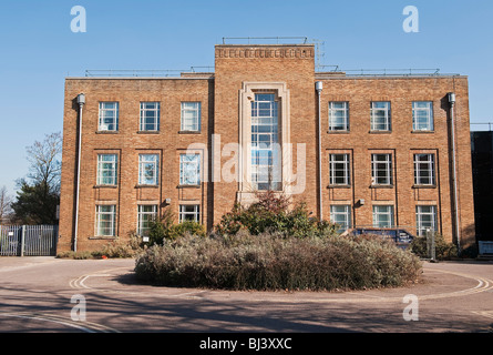 Die Fassade des alten Lindemann-Gebäudes (1939), Teil des Clarendon Laboratory, Oxford, UK, ist nun hinter dem neuen Beecroft-Gebäude (2018) verborgen. Stockfoto