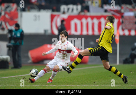 Stefano Celozzi, Fußballverein VfB Stuttgart vs. Kevin Grosskreutz, Fußballverein Borussia Dortmund, rechts Duell Stockfoto