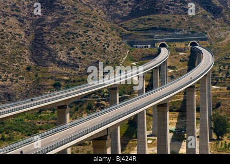 Autostrada in Sizilien Palermo mit Catania verknüpfen Stockfoto