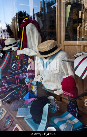 Fenster einer traditionellen Universität Bekleidungsgeschäft, Cambridge Stockfoto