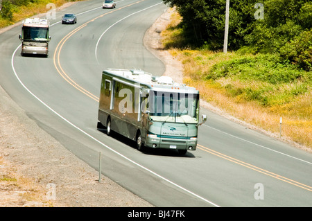 Wohnmobile auf der Autobahn Stockfoto