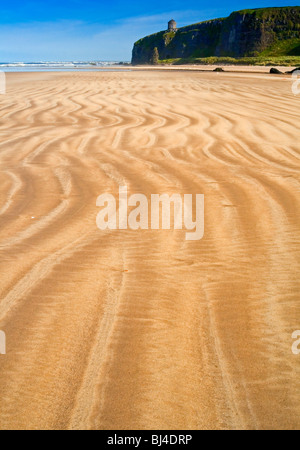 Der Strand von Abfahrt nach Osten in Richtung Mussenden Temple auf der Klippe County Londonderry-Nordirland Stockfoto