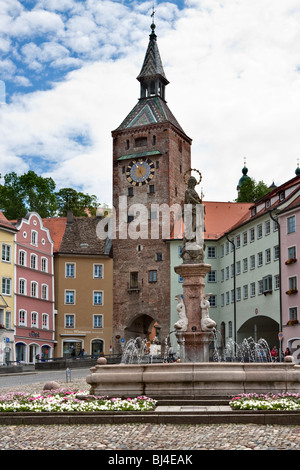 Altes Stadttor, Uhrturm und alten Stadttor, Hauptplatz, Landsberg am Lech, Bayern, Deutschland. Stockfoto