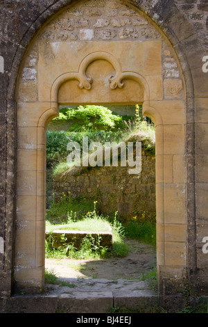 Teil des Originals ruiniert Notre-Dame der Zisterzienser-Abtei Orval, Belgien Stockfoto