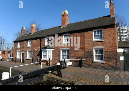 Sperren Sie Keepers Ferienhäuser am Kanal am breiten Street Basin Wolverhampton Uk Stockfoto