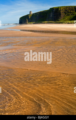 Der Strand von Abfahrt nach Osten in Richtung Mussenden Temple auf der Klippe County Londonderry-Nordirland Stockfoto