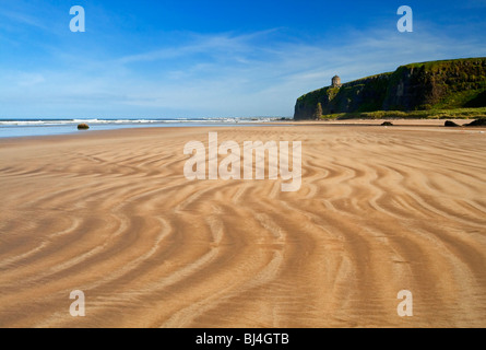 Der Strand von Abfahrt nach Osten in Richtung Mussenden Temple auf der Klippe County Londonderry-Nordirland Stockfoto