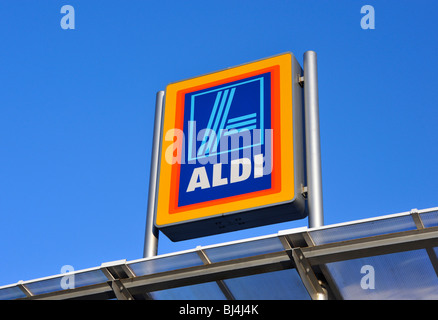 ALDI, Supermarkt, Logo. Der alte Showground, Kendal, Cumbria, England, Vereinigtes Königreich, Europa. Stockfoto