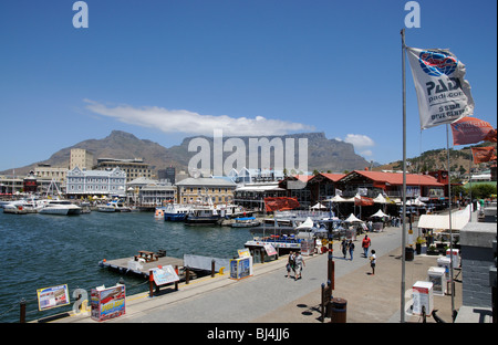 Tafelberg mit Blick auf die V & A Waterfront in Kapstadt Südafrika Stockfoto