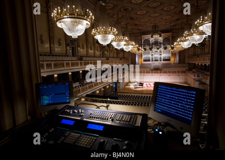 Lichtsteuerung Zimmer im großen Saal im Konzerthaus Berlin, Deutschland Stockfoto