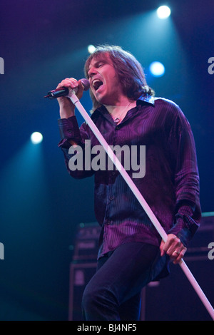 Leben Sie Joey Tempest, Sänger und Frontmann der schwedischen Hard-Rock-Gruppe Europa auf dem Rocksound-Festival in Huttwil, Bern, Ausrüstu Stockfoto