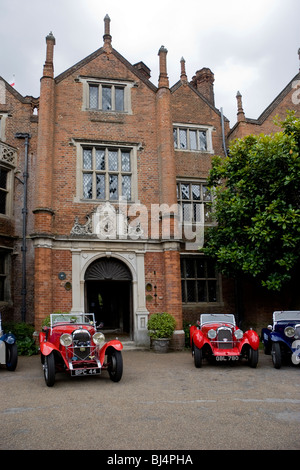 Lagonda Rapier Autos auf dem Vorplatz des Great Fosters Hotel, Egham, Surrey Stockfoto