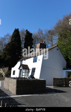 Ferienhaus, beugte sich über wegen Bodensenkungen Shropshire England Uk Stockfoto