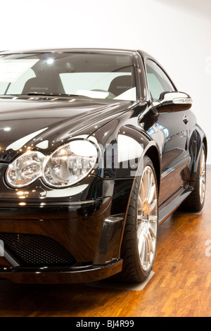 Frontansicht des schwarzen Sportwagen Mercedes Amg Mercedes Museum in Stuttgart Deutschland Stockfoto