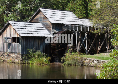 Die Mabry Mill am Blue Ridge Parkway Pkwy Virginia Nordamerika in den USA ländliche Landschaft der USA amerikanische Landwirtschaftsfotos zeigen niemanden horizontal hochauflösende Bilder Stockfoto