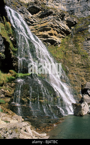 Wasserfall in Schlucht, Cascada Cola de Caballo, Ordesa Nationalpark, Pyrenäen, Spanien, Europa Stockfoto