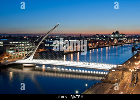 Abend über den Fluss Liffey Stockfoto