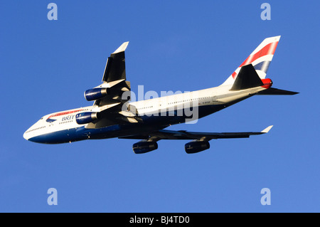 Boeing 747 betrieben von British Airways klettern Sie aus nehmen Sie am Flughafen London Heathrow Stockfoto