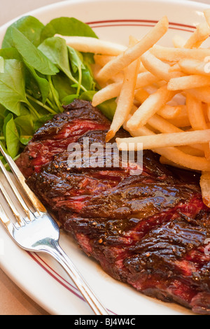 Hanger Steak mit Pommes Frites, Cafe Santa Barbara, California, Vereinigte Staaten von Amerika Stockfoto