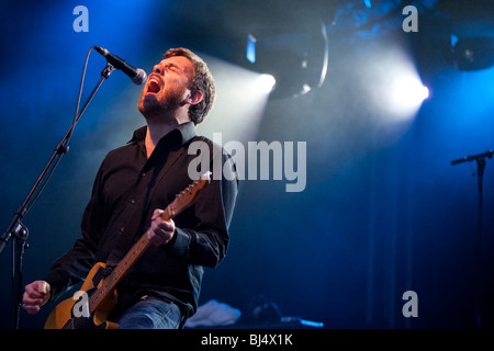 Chris Wicky, live Sänger und Frontmann der Schweizer Rockband Favez beim Openquer Musikfestival in Zell am See, Luzern, Schweiz Stockfoto