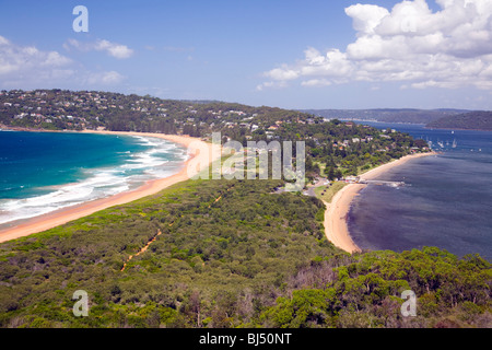 Blick nach Süden entlang Palm Beach und Pittwater von Barrenjoey Headland, Sydney, NSW, Australien Stockfoto