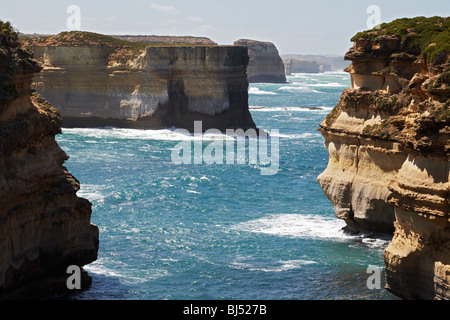 Spektakuläre Küstenlandschaft am Loch Ard Gorge, Port Campbell National Park, Great Ocean Road, Victoria, Australien Stockfoto