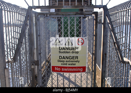 Warnschild an Bartley Reservoir Pumpe Haus, Birmingham, England, UK Stockfoto
