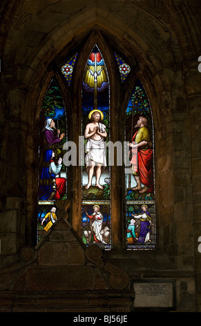 Glasmalerei in der Abtei Kirchenschiff, Dunfermline, Schottland Stockfoto