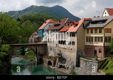 Skofja Loka, alte Stadthäuser, Kapuziner-Brücke, Selscica Fluss, Slowenien Stockfoto
