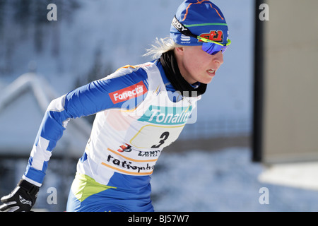 Riikka Sarasoja Finnlands konkurriert während der FIS World Cup Cross Country, Damen 4 x 5 km Staffel Classic/Free in Lahti, Finnland Stockfoto