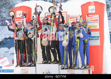 Die Gewinner der FIS World Cup Cross Country, Damen 4 x 5 km klassisch/Free Staffelwettkampf in Lahti Stockfoto