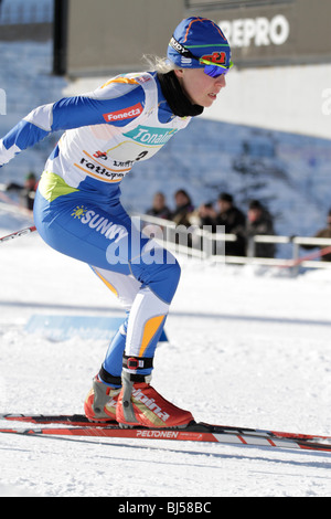 Riikka Sarasoja Finnlands konkurriert während der FIS World Cup Cross Country, Damen 4 x 5 km Staffel Classic/Free in Lahti, Finnland Stockfoto