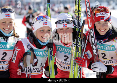 Das ausgezeichnete Team von Norwegen Damen 4 x 5 km klassisch/Free Staffelwettkampf in Lahti, Finnland. Stockfoto