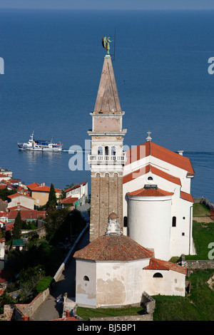 Piran, alte Stadt-Halbinsel, italienischen Stil, St.-Georgs-Kirche, Glockenturm, Baptisterium, Bucht von Piran, Adria, Slowenien Stockfoto