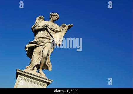 Engel mit dem Sudarium, Ponte Sant'Angelo, Rom, Latium, Italien Stockfoto