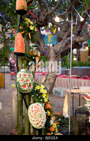 Geschnitzten Wassermelonen als Teil des thailändischen dekorative display Stockfoto