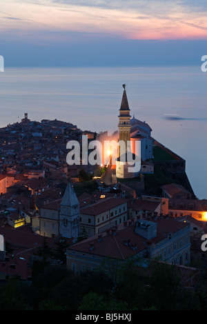 Piran alte Stadt Halbinsel italienischen Stil Tartini-Platz St.-George-Kirche Glockenturm Baptisterium St. Francis-Kirche Bucht von Piran Stockfoto