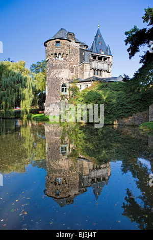 Schloss Huelchrath (Hülchrath) Schloss und Park, Wasserburg in der Nähe von Grevenbroich, Niederrhein, Nordrhein-Westfalen, Deutschland, E Stockfoto