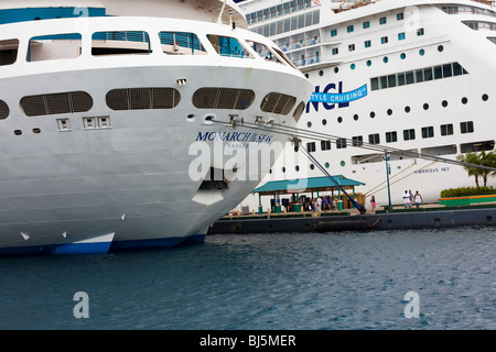 Kreuzfahrtschiffe in Nassau, Bahamas Stockfoto