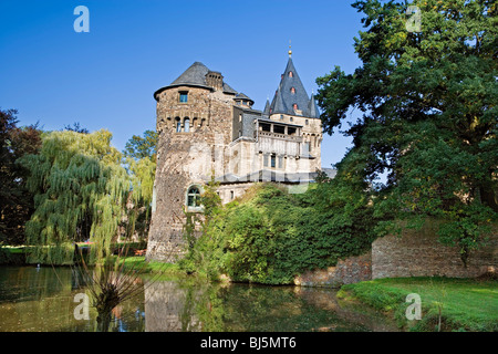 Schloss Huelchrath (Hülchrath) Schloss und Park, Wasserburg in der Nähe von Grevenbroich, Niederrhein, Nordrhein-Westfalen, Deutschland, E Stockfoto