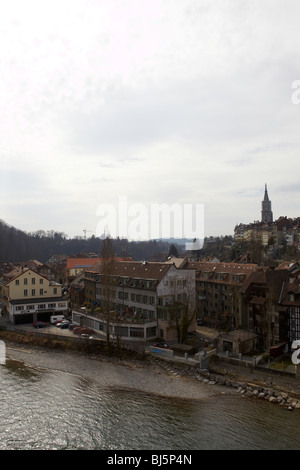 Blick auf den Fluss Aare und Dächer von Bern, Schweiz Stockfoto